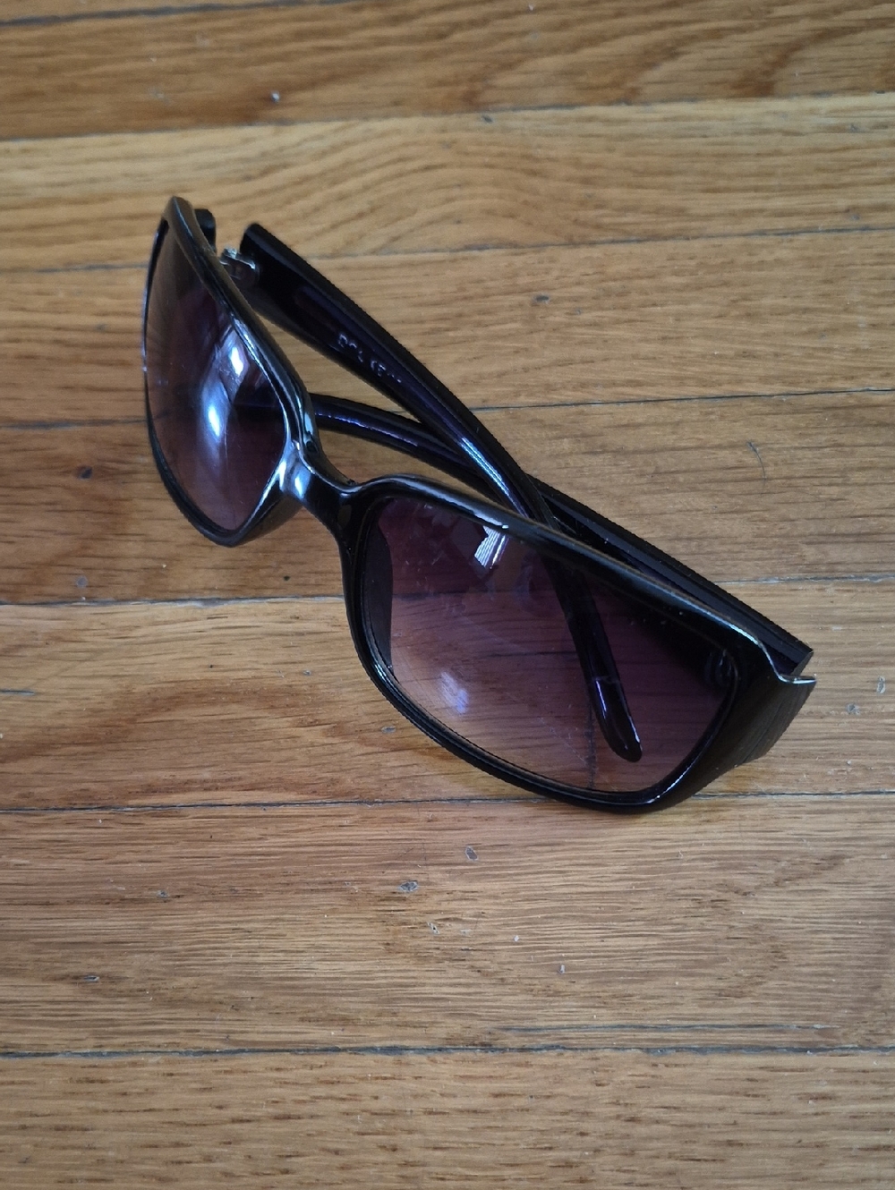 Black Oversized Sunglasses with Gradient Lenses